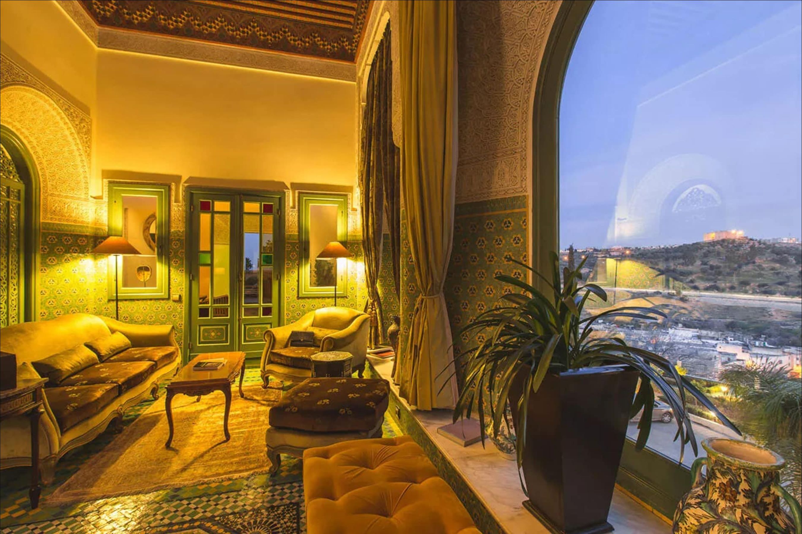 Royal Salon